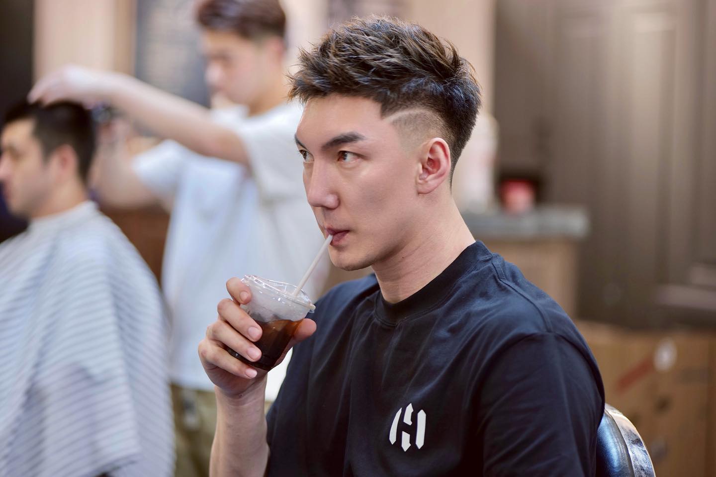 阳光大男孩可兰白克更新社媒晒个人新发型照片