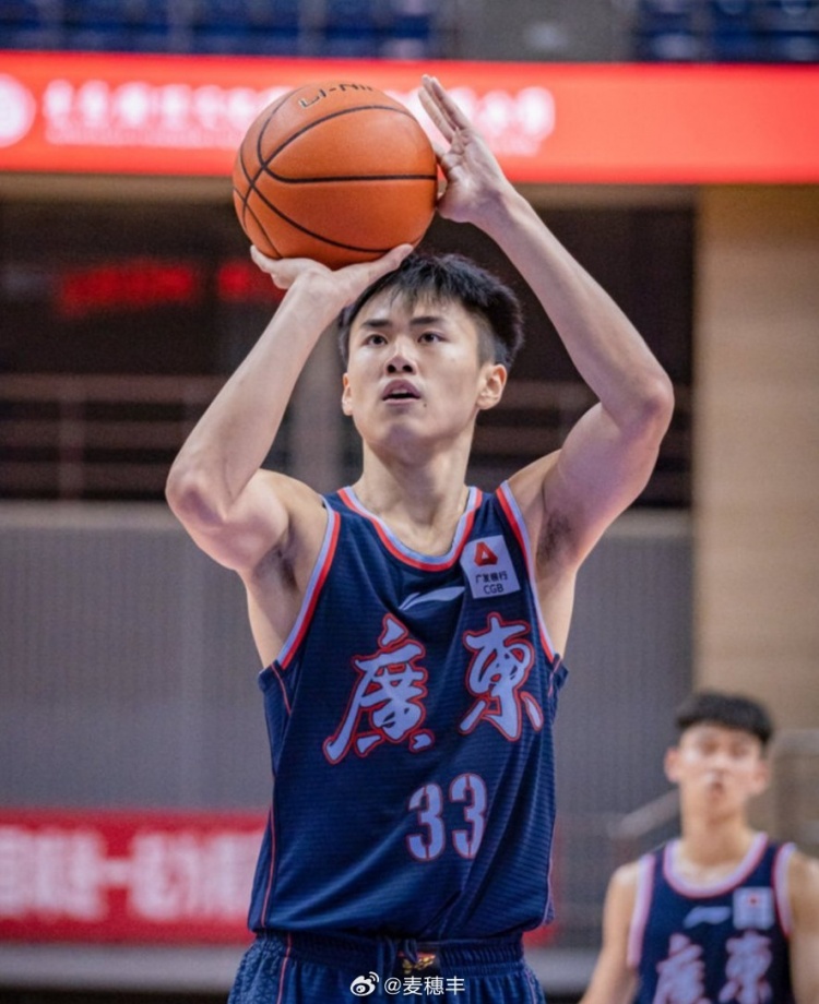 林俊涛出生于2003年9月8日,身高1米96,此前曾代