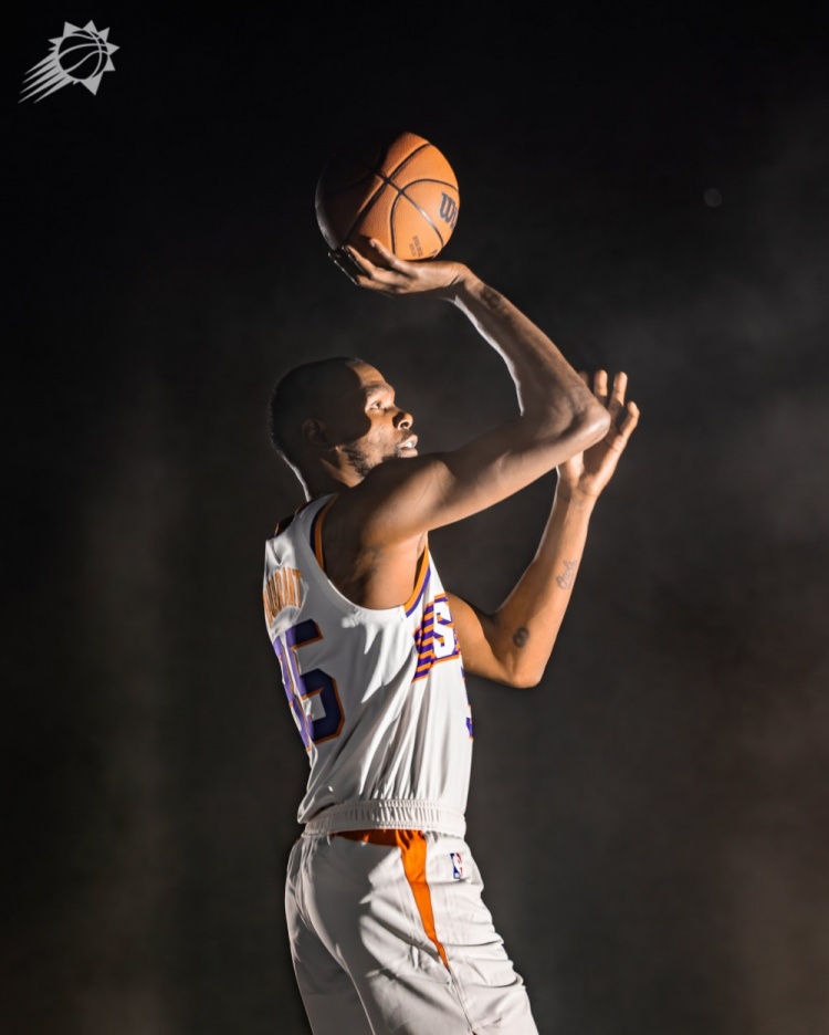 太阳官方晒杜兰特,布克,比尔定妆照_焦点体育