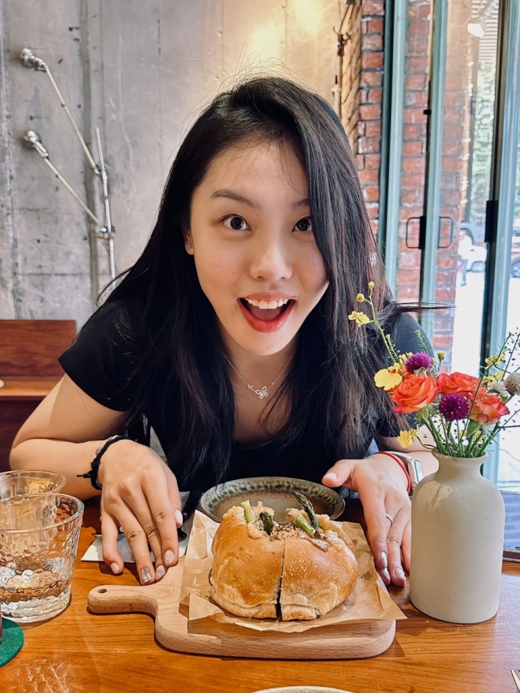 张茹晒美食:别问 很好吃报意思吃脸上了