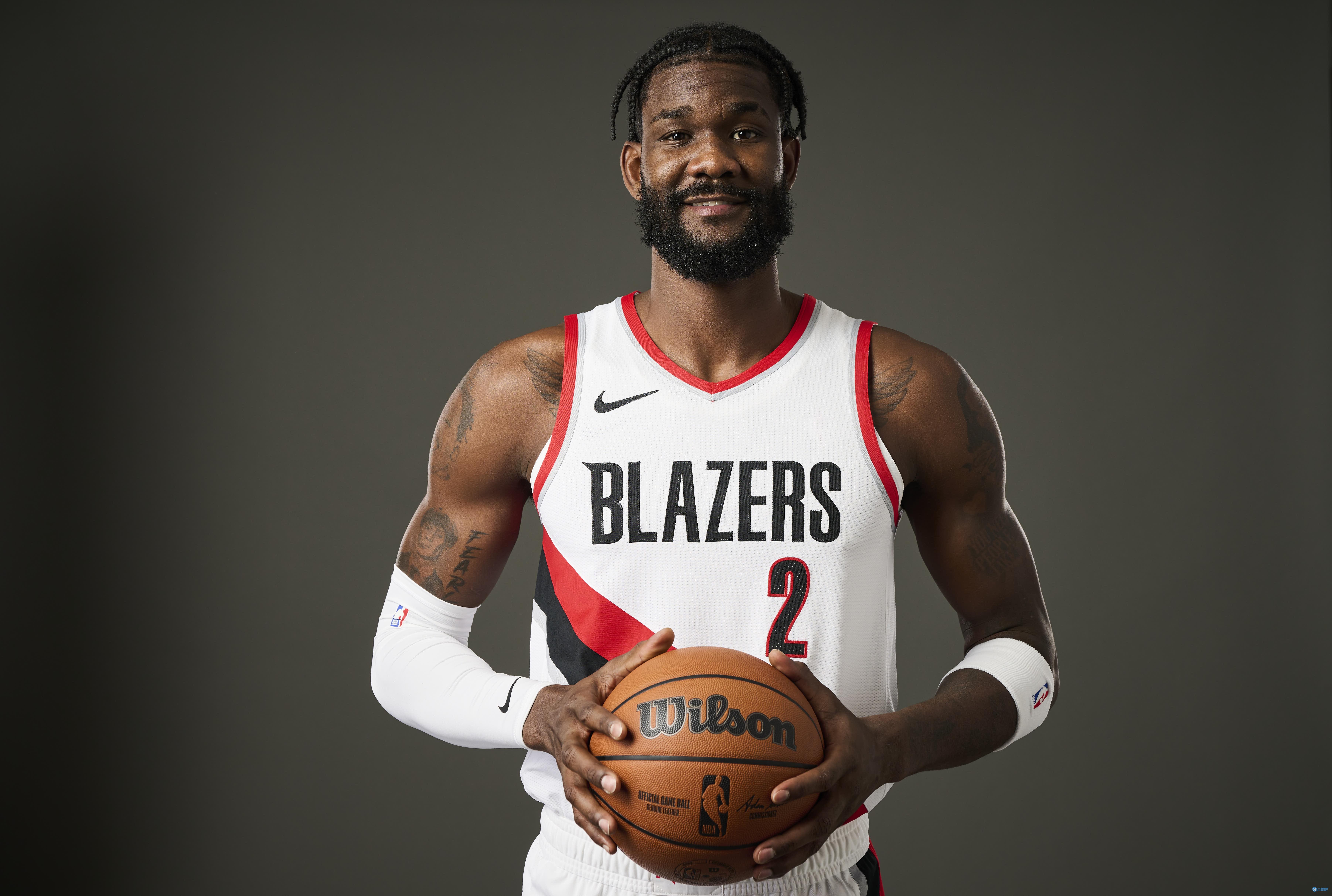 效率挺高但接不到球!艾顿9投7中空砍14分15篮板&正负值 6_焦点体育