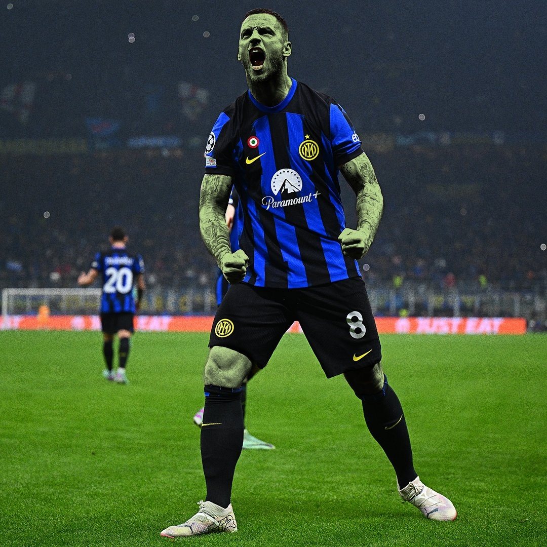 17-18赛季,33岁鲁尼为埃弗顿打出惊天吊射_焦点体育